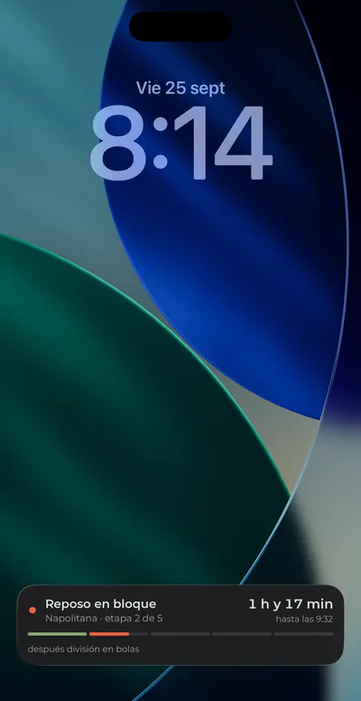 La pantalla de bloqueo del iPhone con una actividad en directo de Fornata abajo.